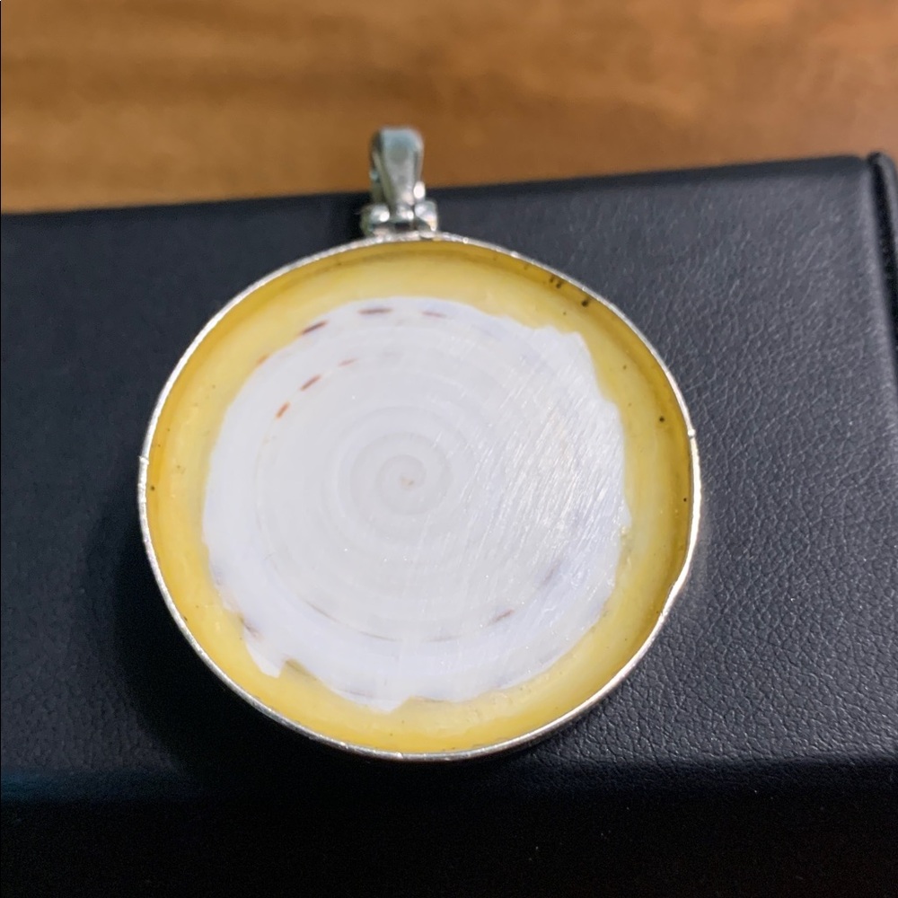 Seashell Pendant - Picture 4 of 4